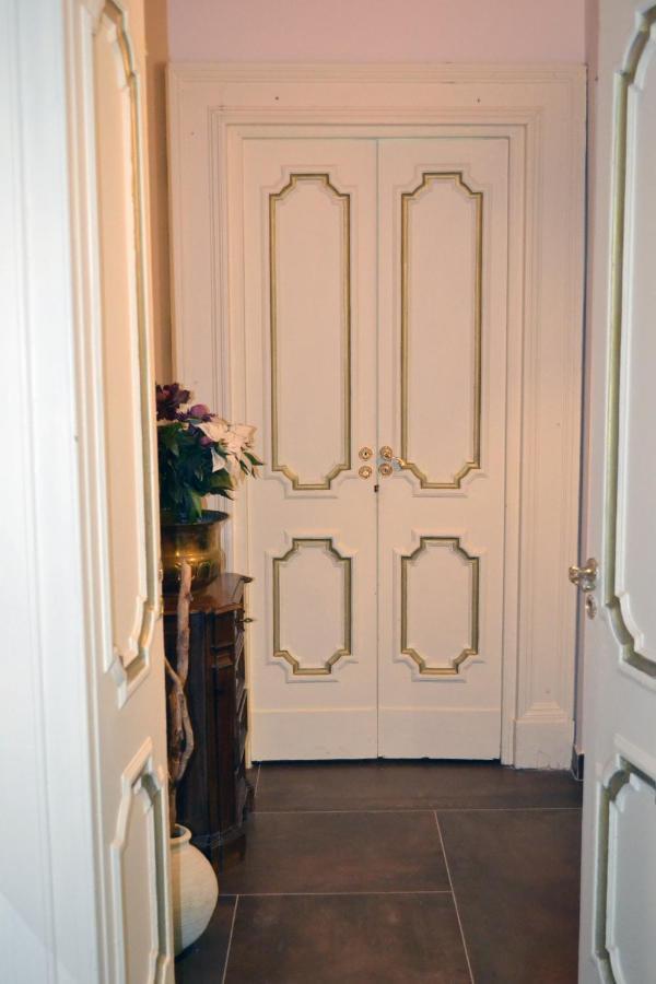 Questo Rinascimento Casa Newman เนเปิลส์ ภายนอก รูปภาพ