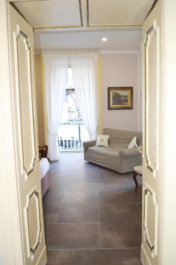 Questo Rinascimento Casa Newman เนเปิลส์ ภายนอก รูปภาพ